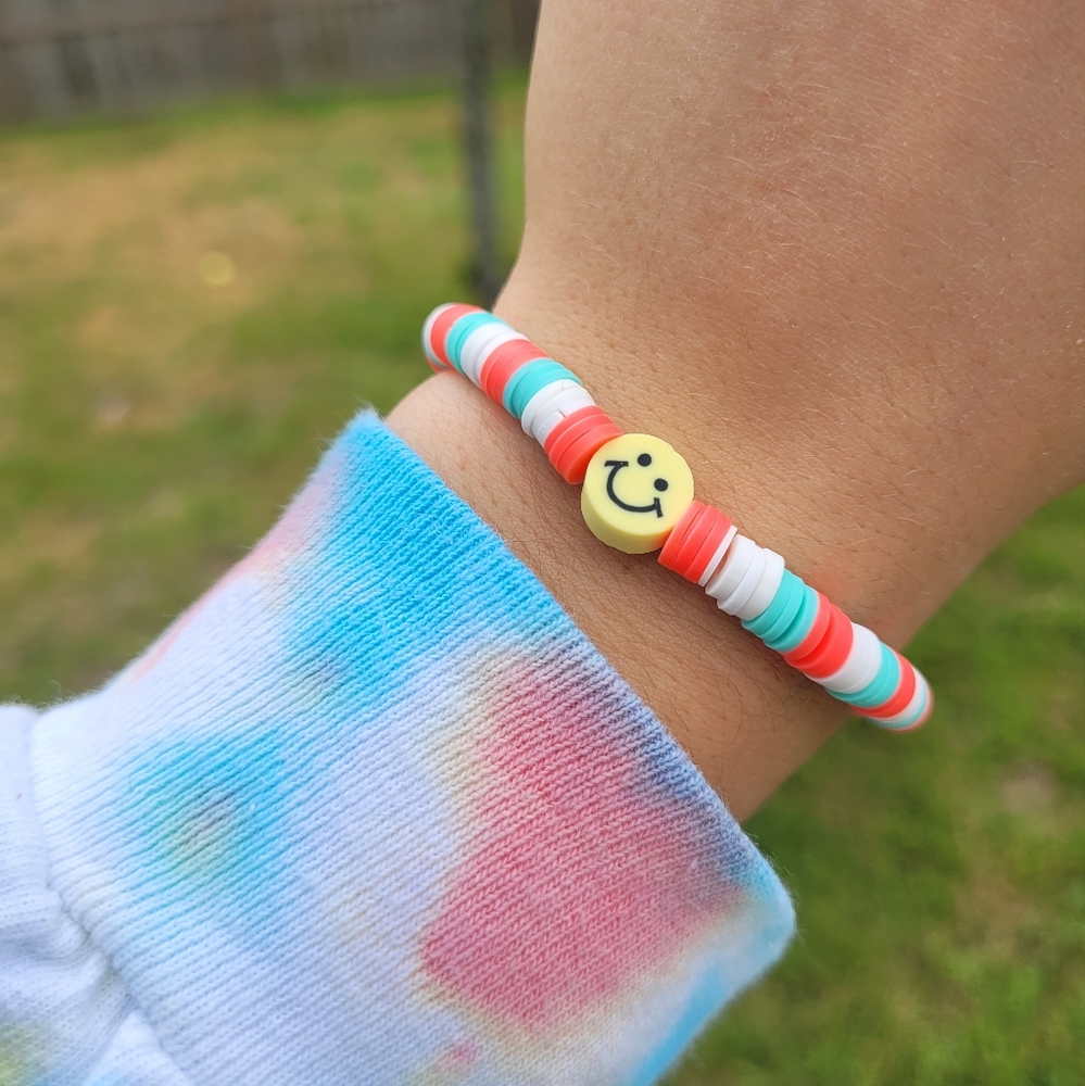 ✨️BRAND NEW✨️ smiley face bracelet